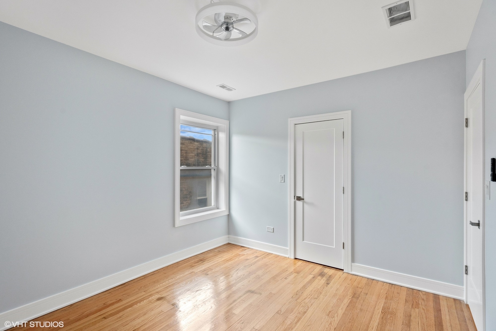 5411 N Campbell Avenue Unit: 2R