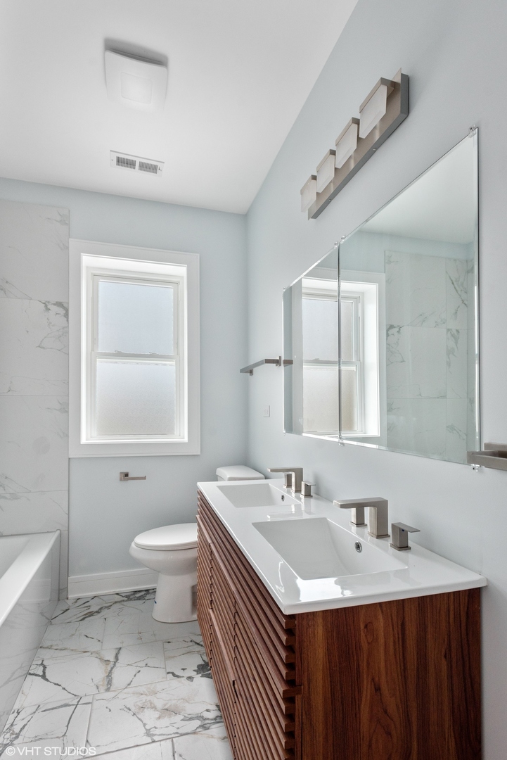 5411 N Campbell Avenue Unit: 2R