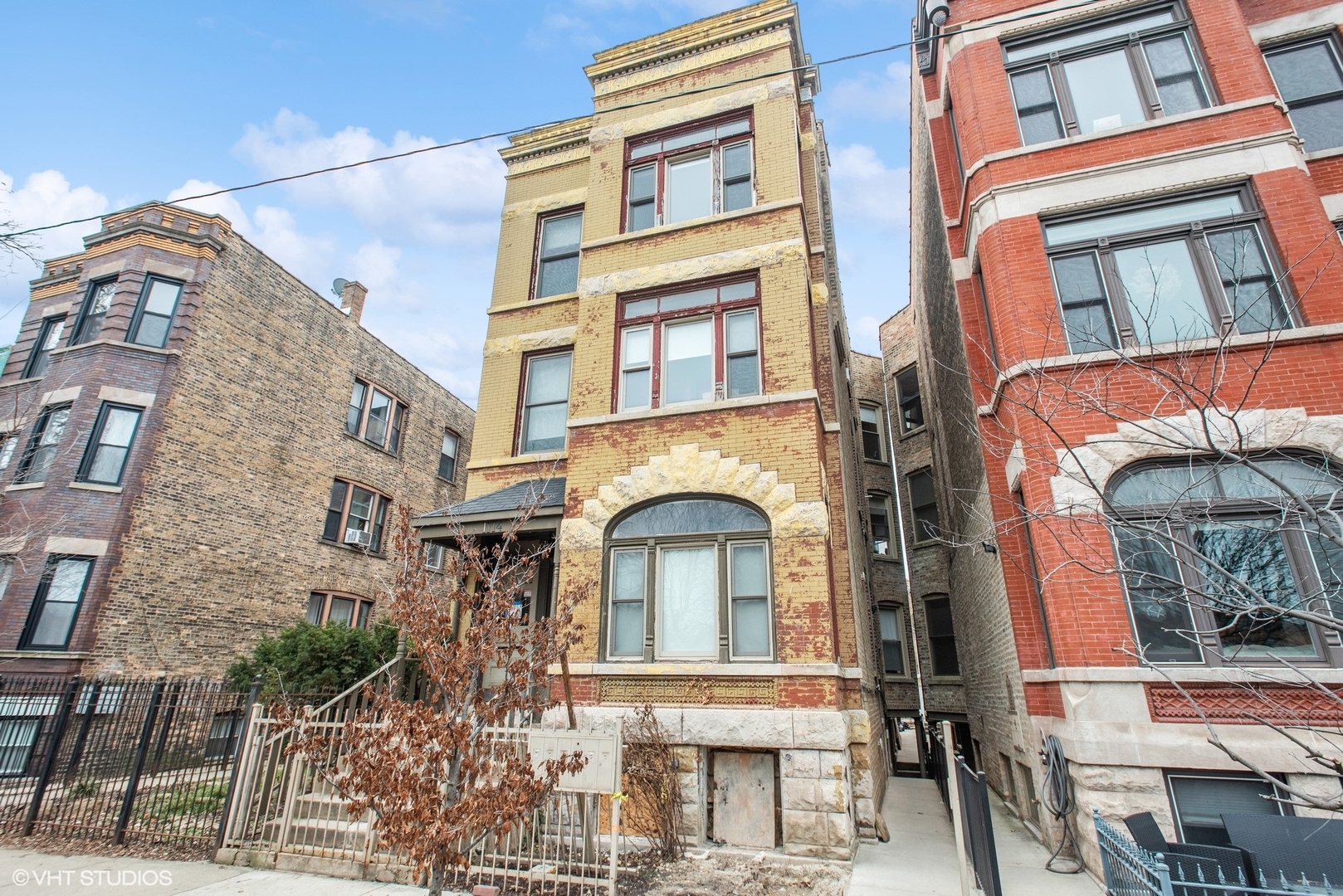 1114 N Wolcott Avenue Unit: 2R