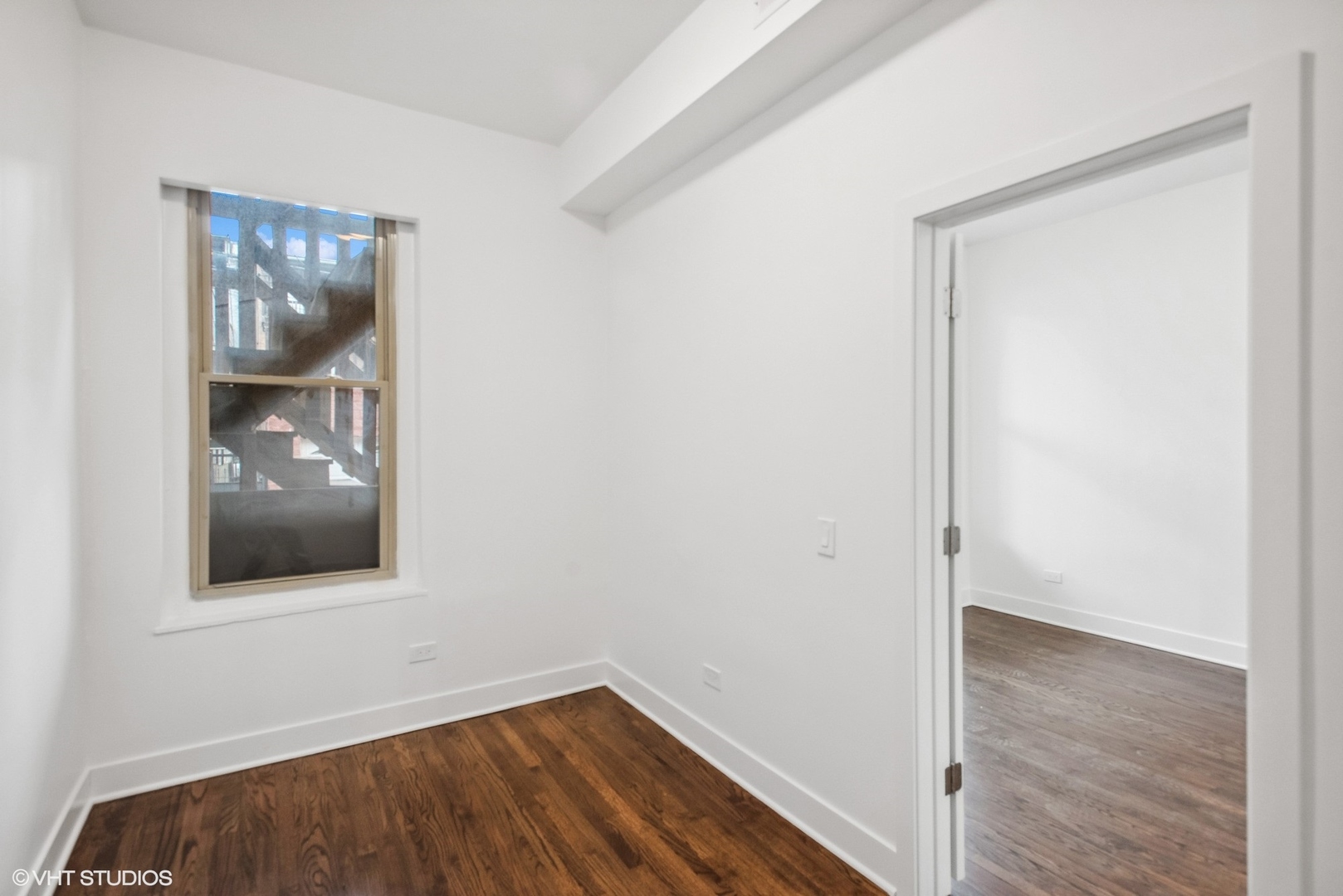 1114 N Wolcott Avenue Unit: 2R