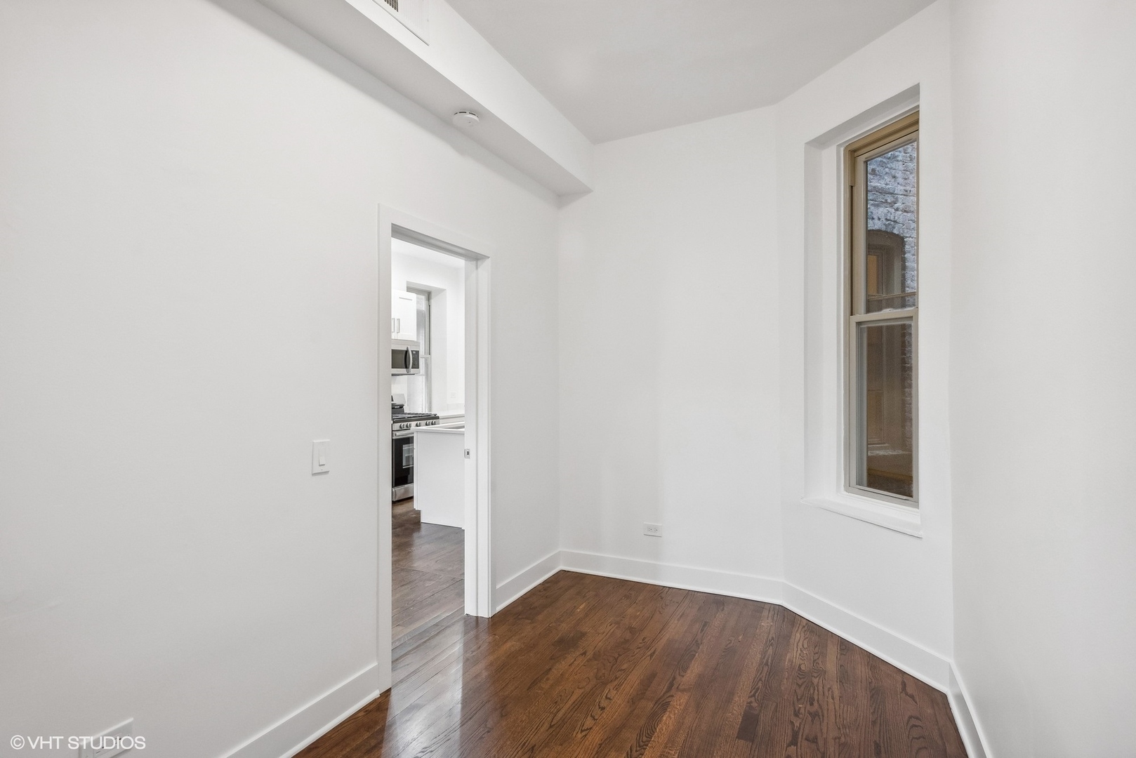 1114 N Wolcott Avenue Unit: 2R