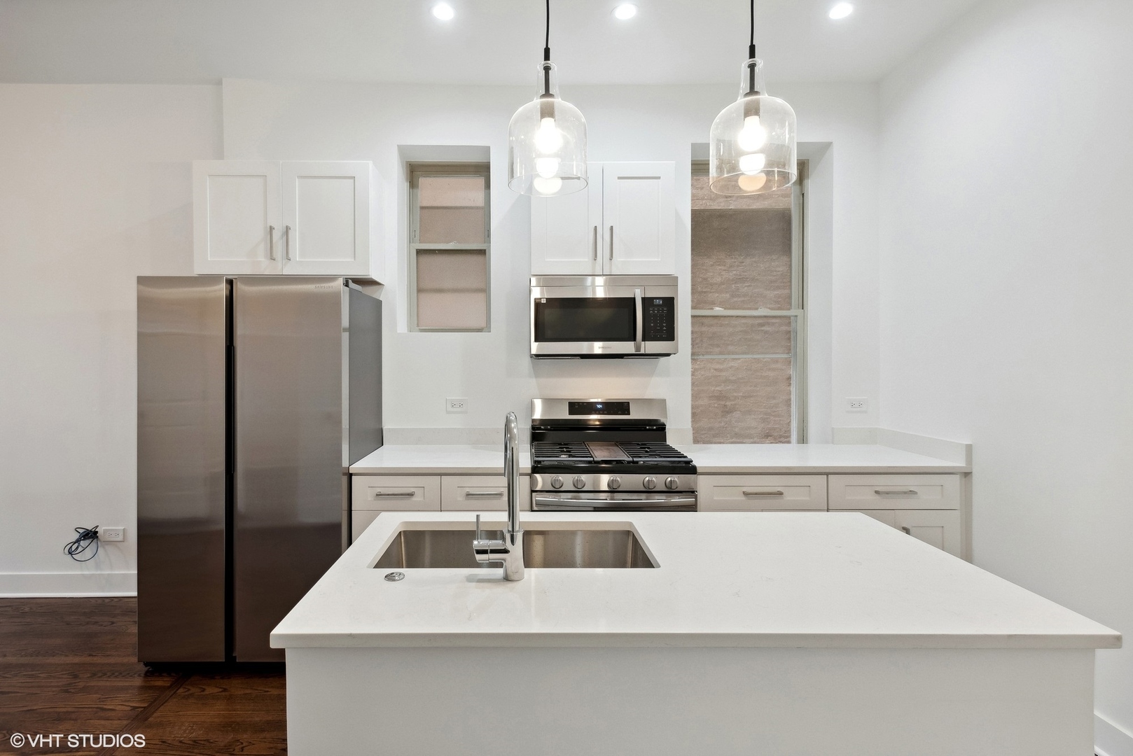 1114 N Wolcott Avenue Unit: 2R