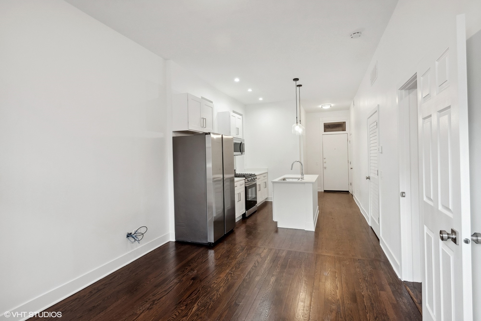 1114 N Wolcott Avenue Unit: 2R