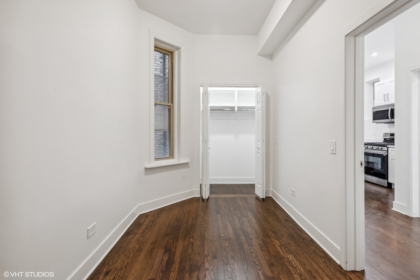 1114 N Wolcott Avenue Unit: 2R