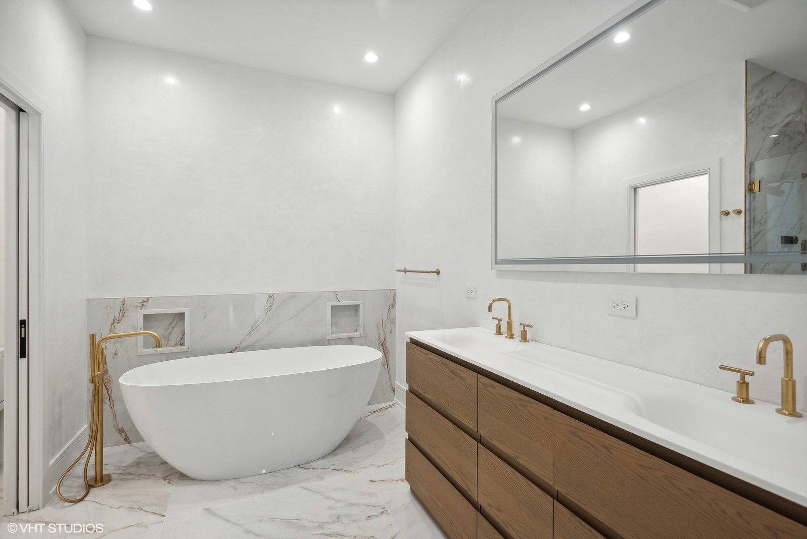 3642 N Magnolia Avenue