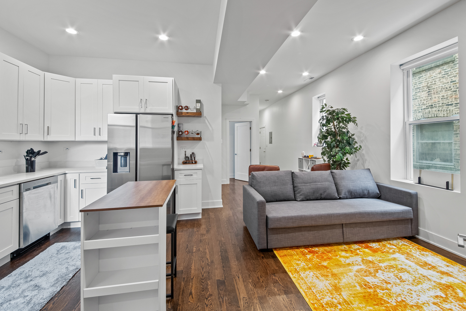 2316 W Augusta Boulevard