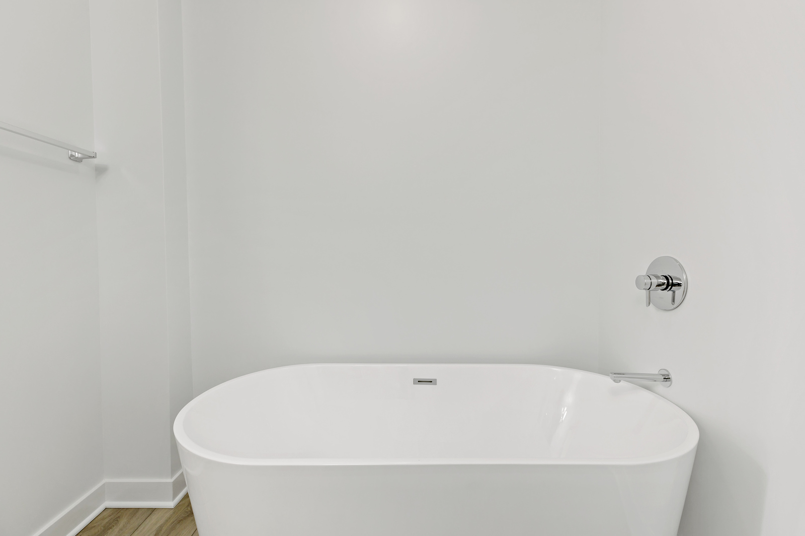 2 W Delaware Place Unit: 1705-06