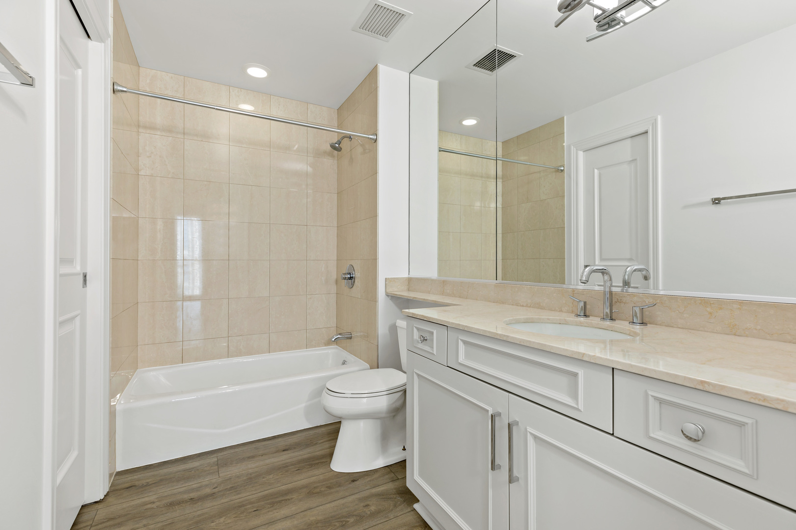 2 W Delaware Place Unit: 1705-06