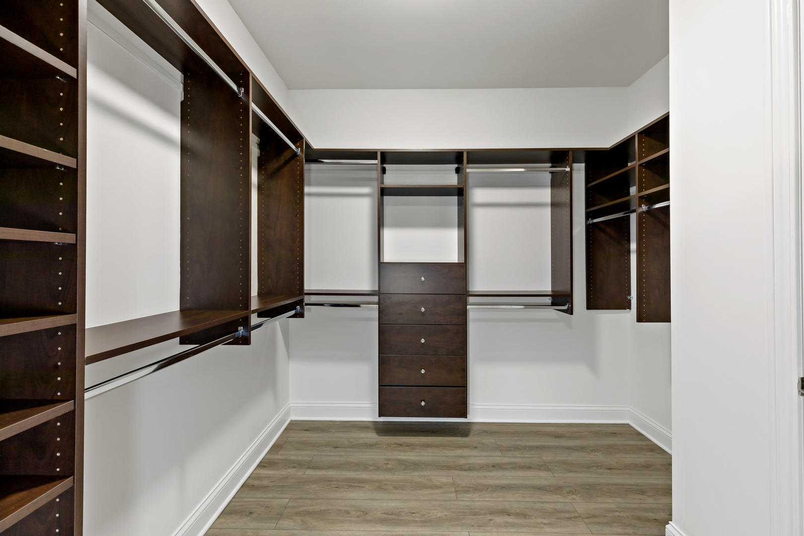 2 W Delaware Place Unit: 1705-06