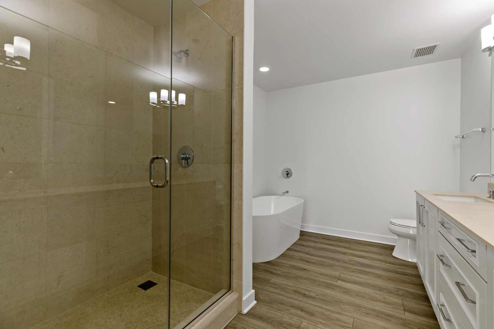 2 W Delaware Place Unit: 1705-06