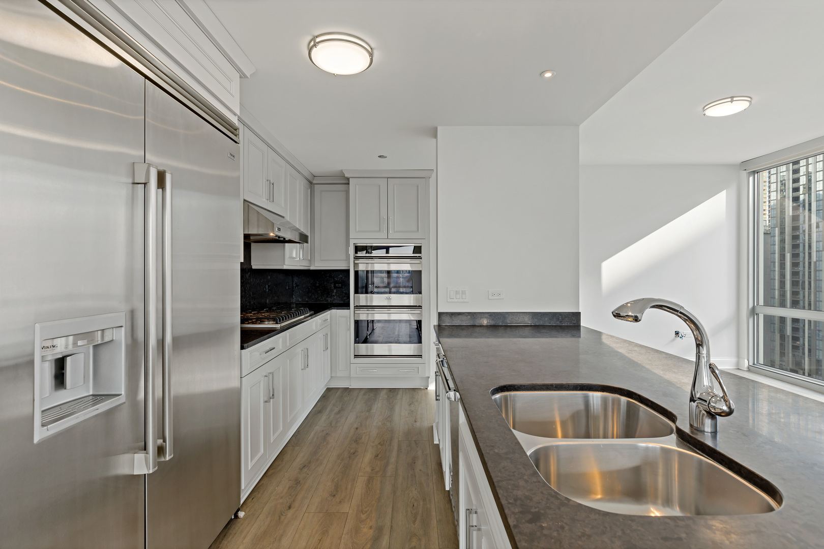 2 W Delaware Place Unit: 1705-06