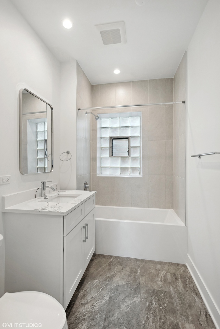 2229 W Augusta Boulevard