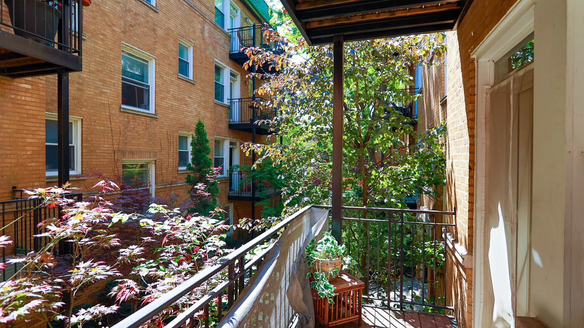 7631 N Greenview Avenue Unit: 1F