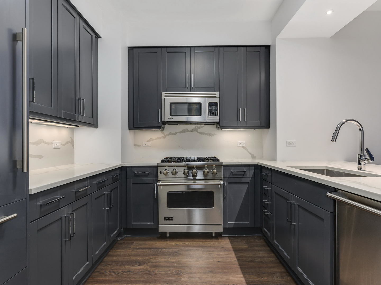 2 W Delaware Place Unit: 2403