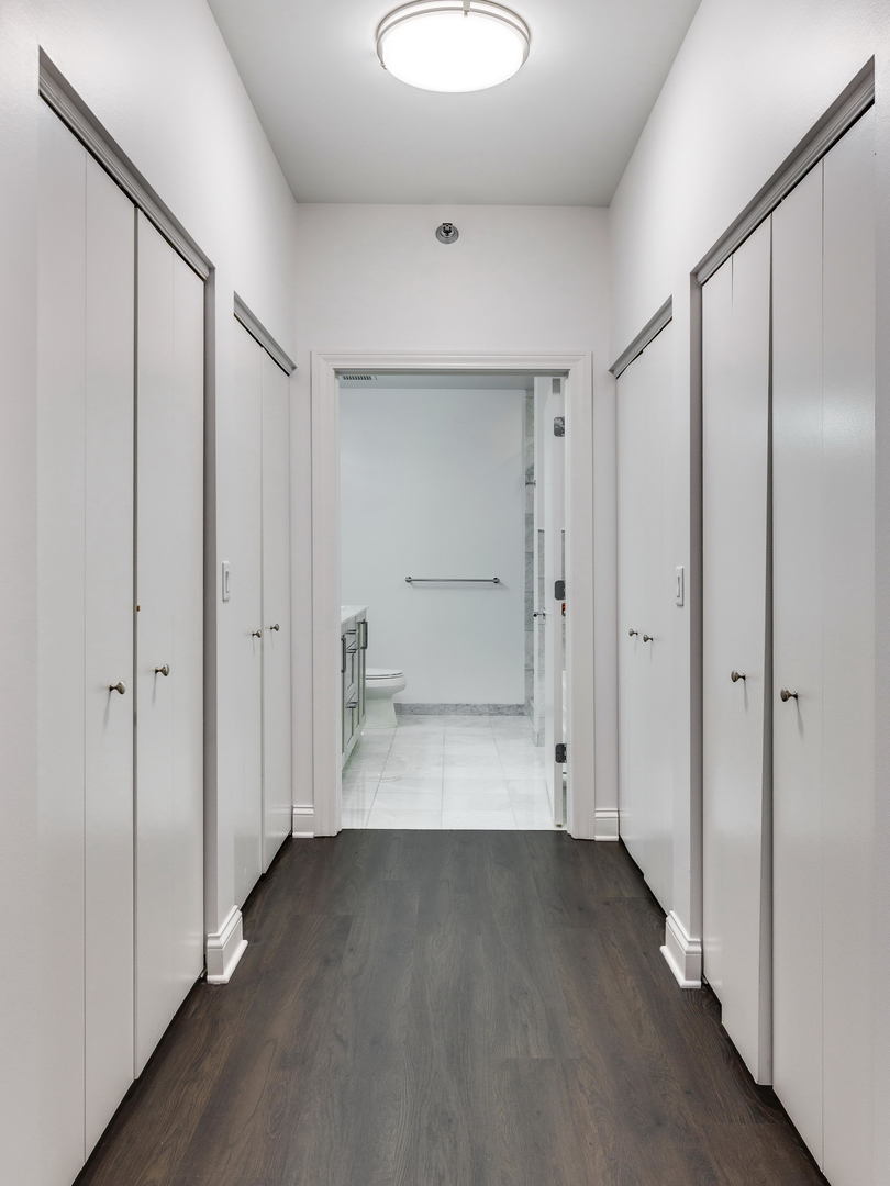 2 W Delaware Place Unit: 2403