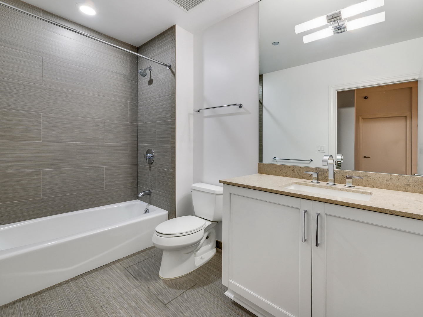 2 W Delaware Place Unit: 2403