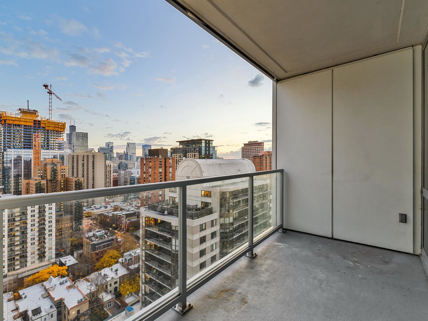 2 W Delaware Place Unit: 2403