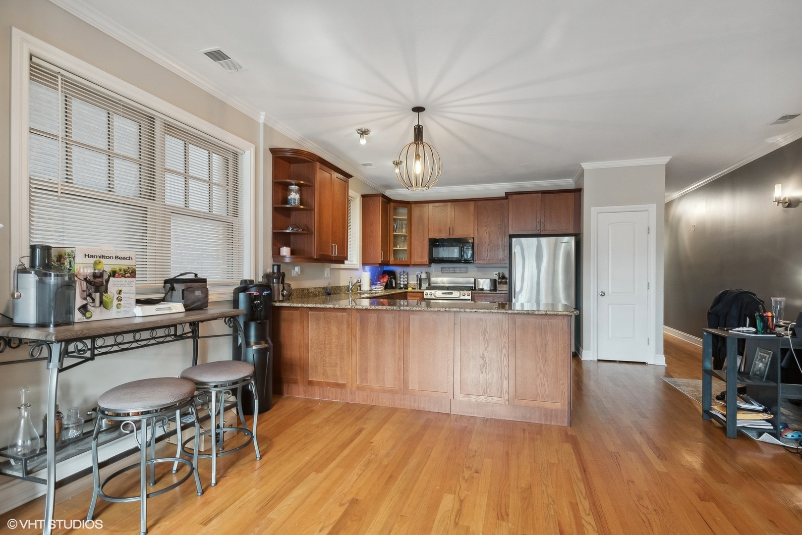 558 E Oakwood Boulevard Unit: 2W