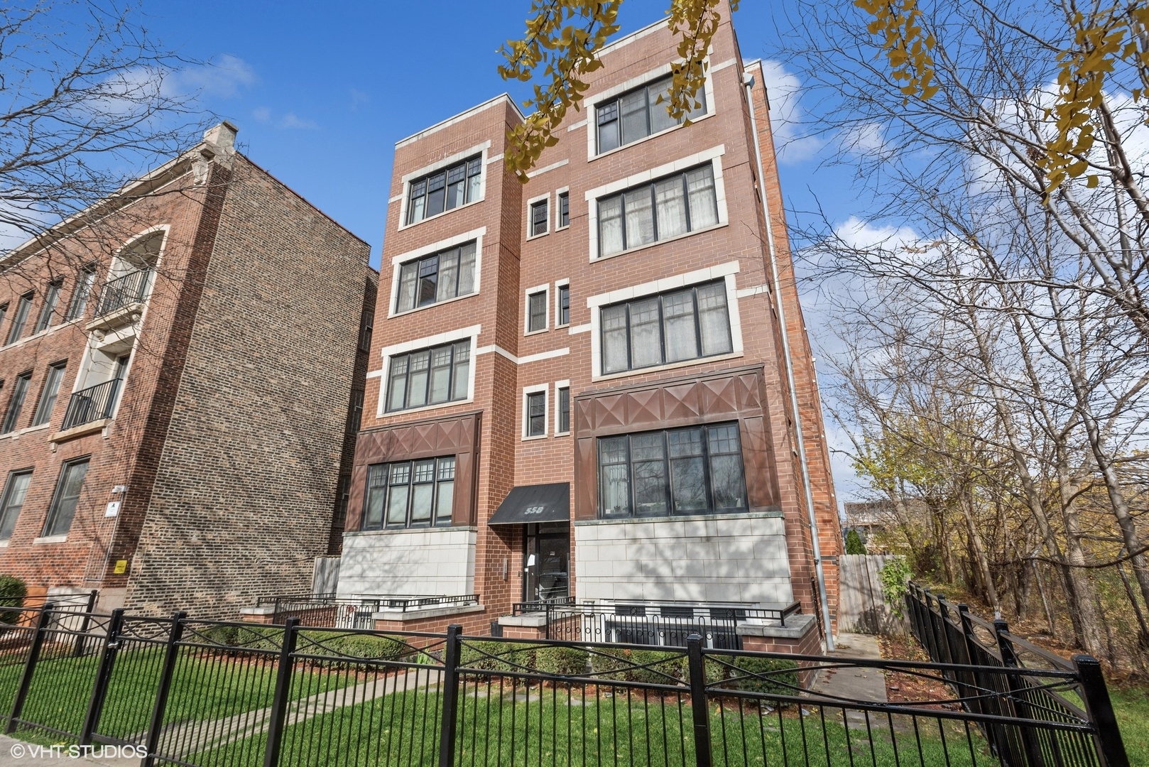 558 E Oakwood Boulevard Unit: 2W