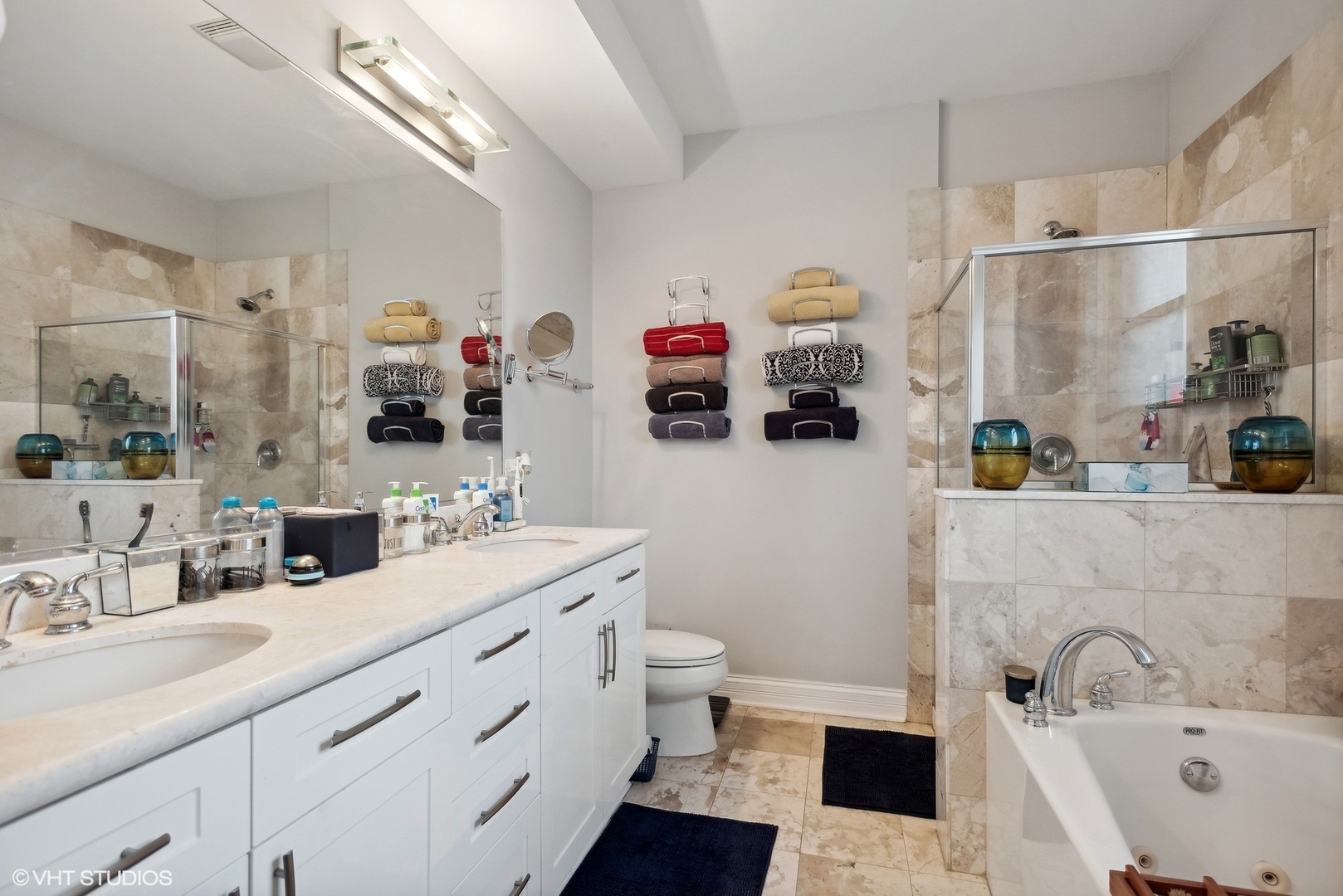 558 E Oakwood Boulevard Unit: 2W