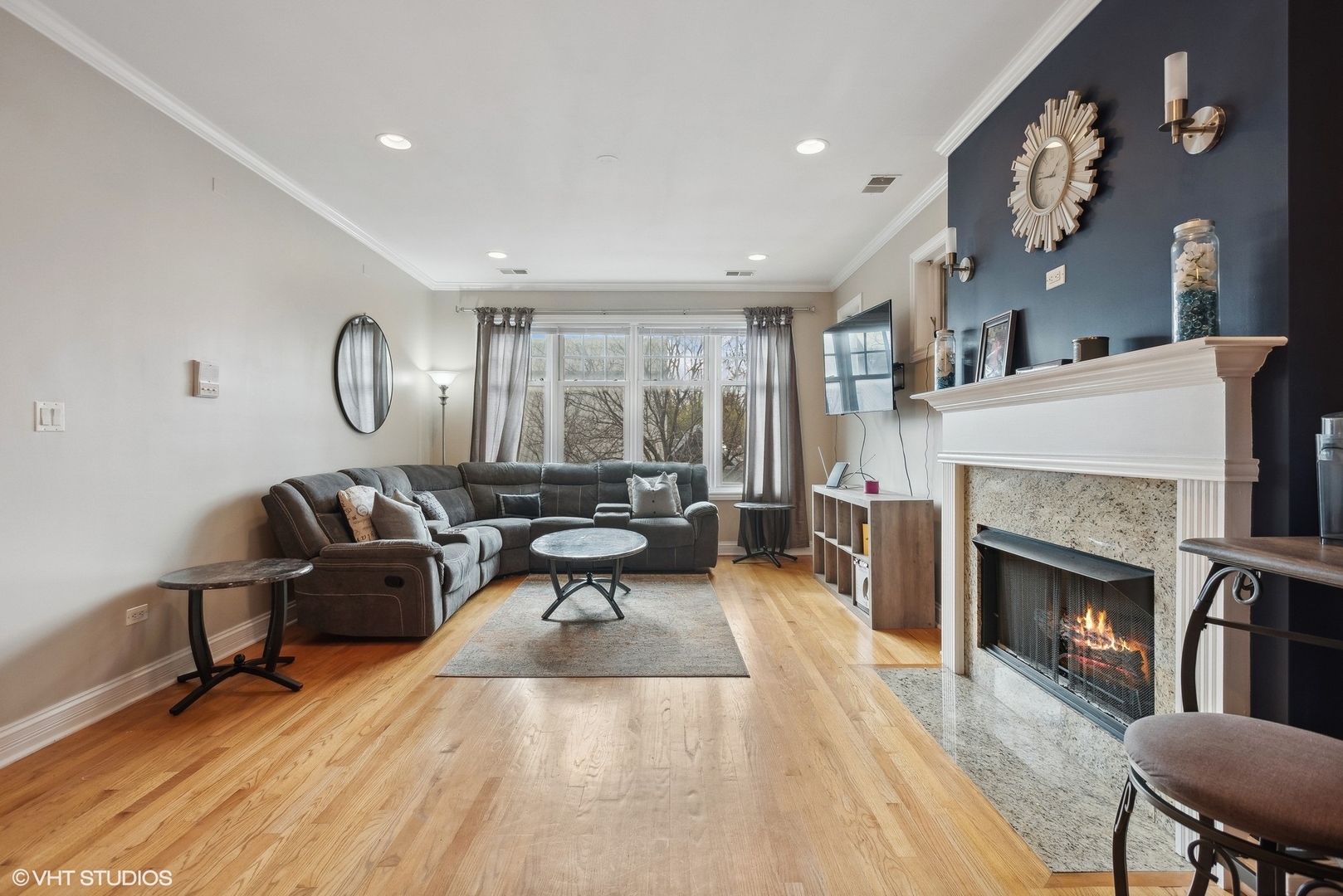 558 E Oakwood Boulevard Unit: 2W