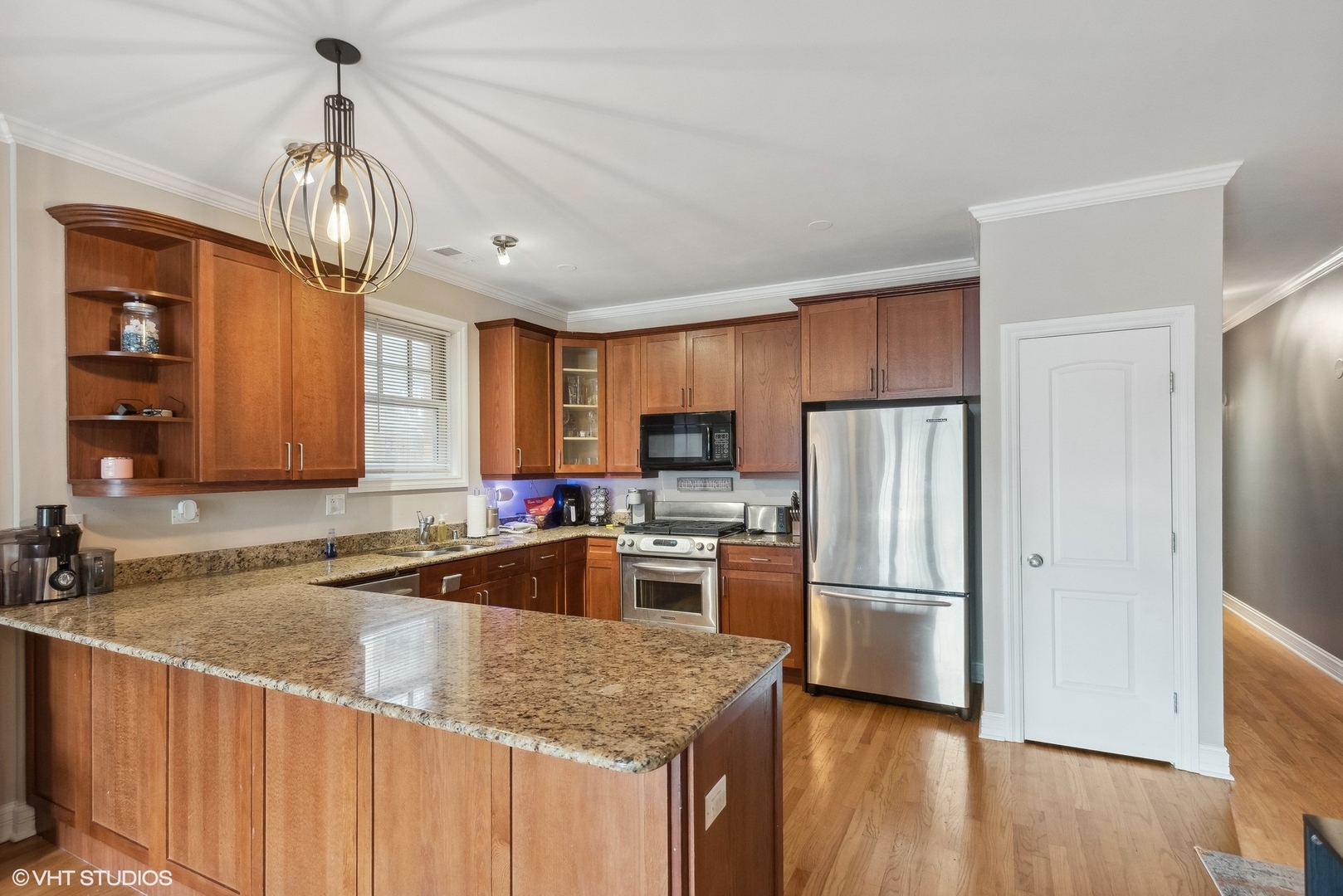 558 E Oakwood Boulevard Unit: 2W