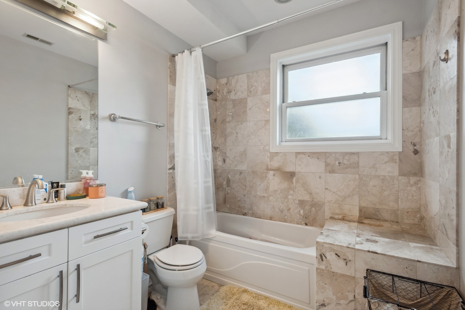 558 E Oakwood Boulevard Unit: 2W