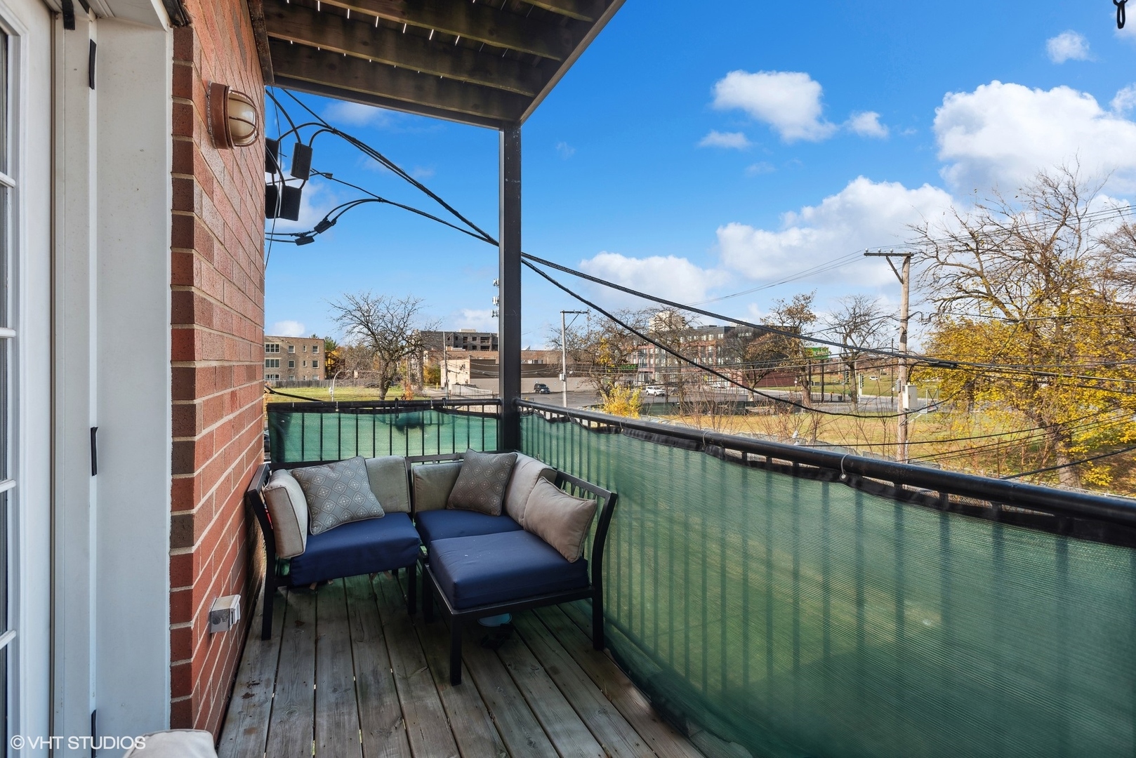 558 E Oakwood Boulevard Unit: 2W