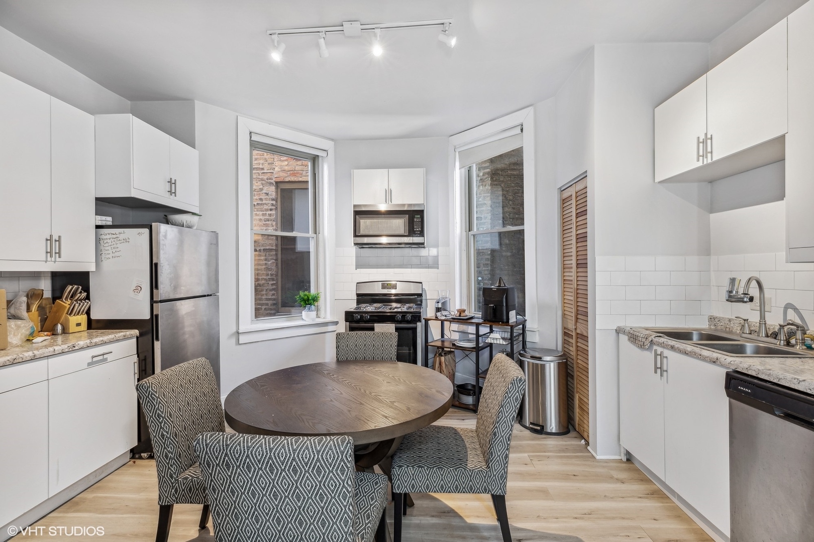 1114 N Wolcott Avenue Unit: 2F