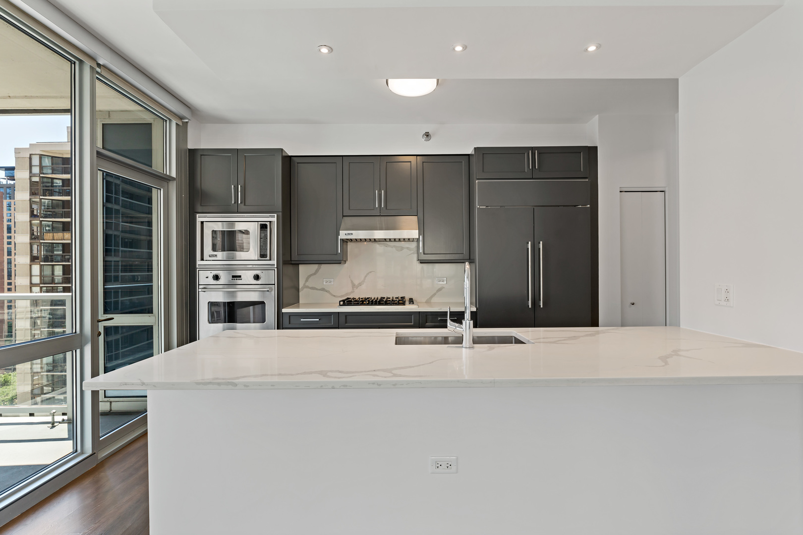 2 W Delaware Place Unit: 1502