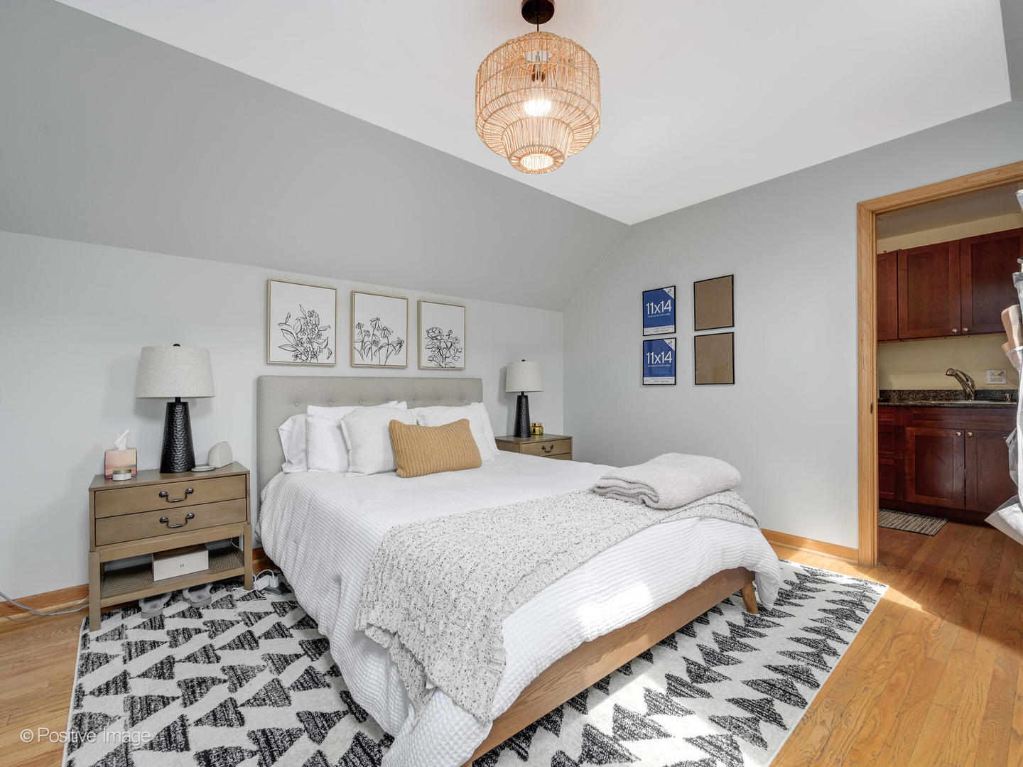 1059 W Wrightwood Avenue