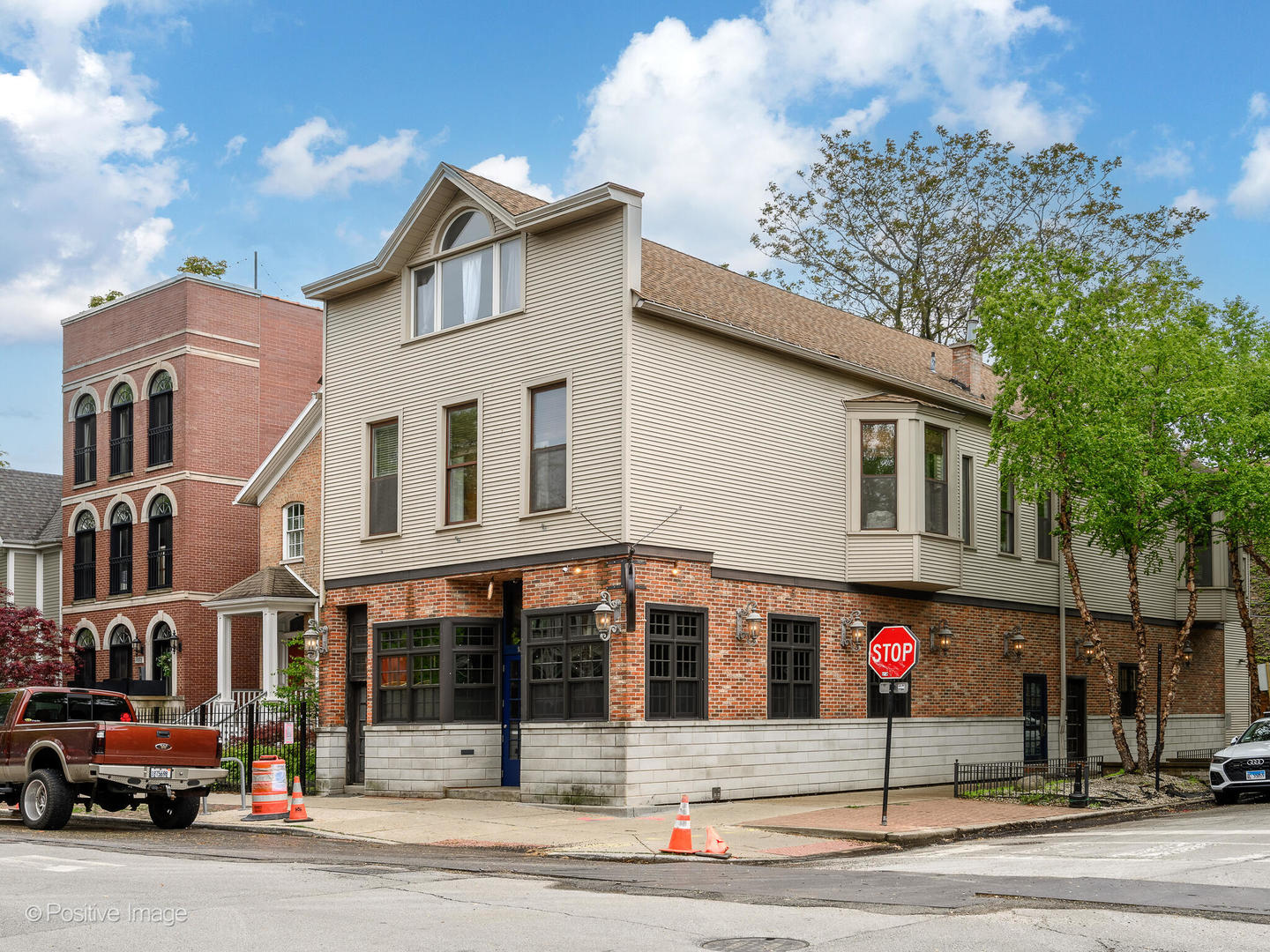 1059 W Wrightwood Avenue