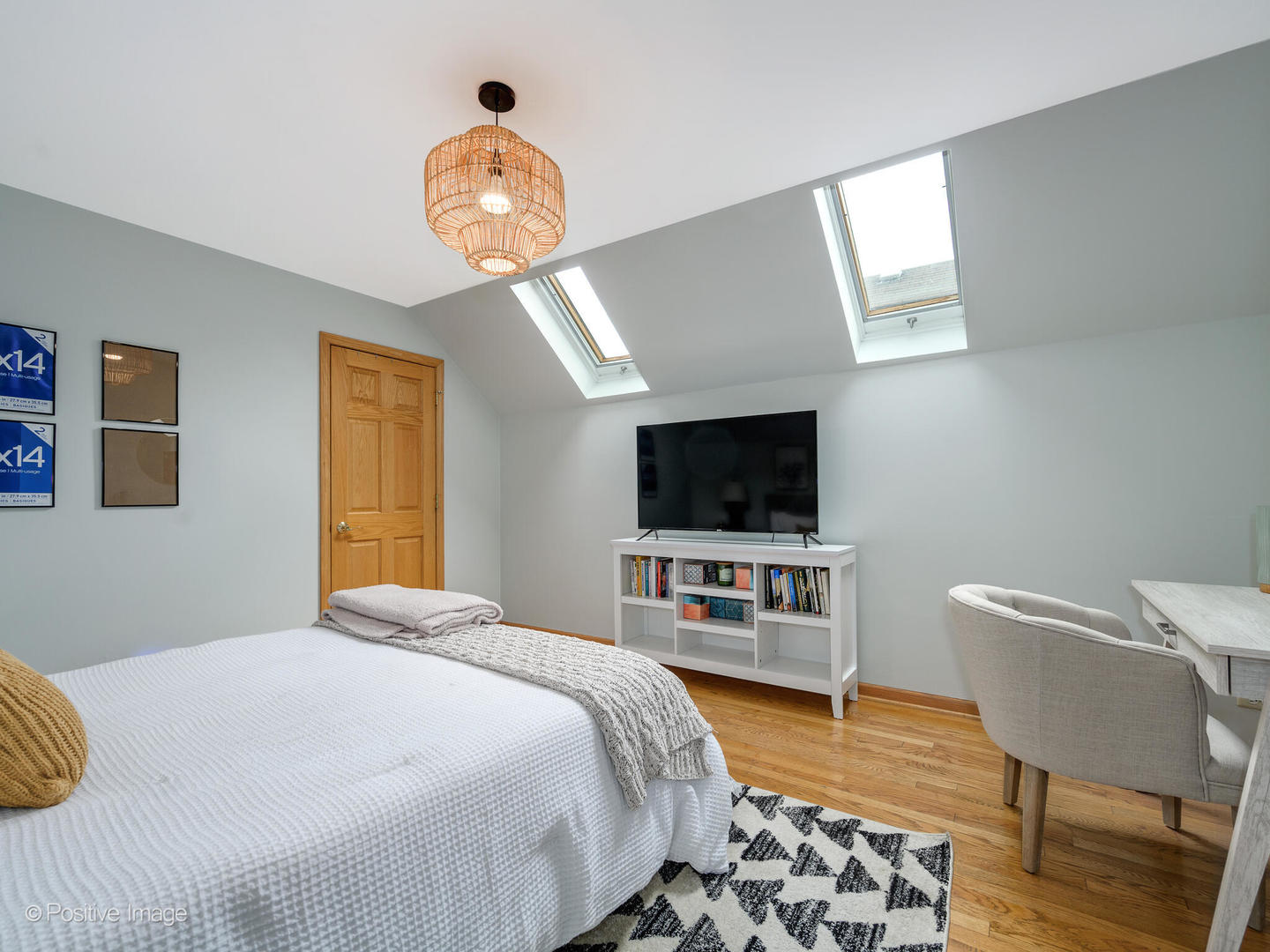 1059 W Wrightwood Avenue