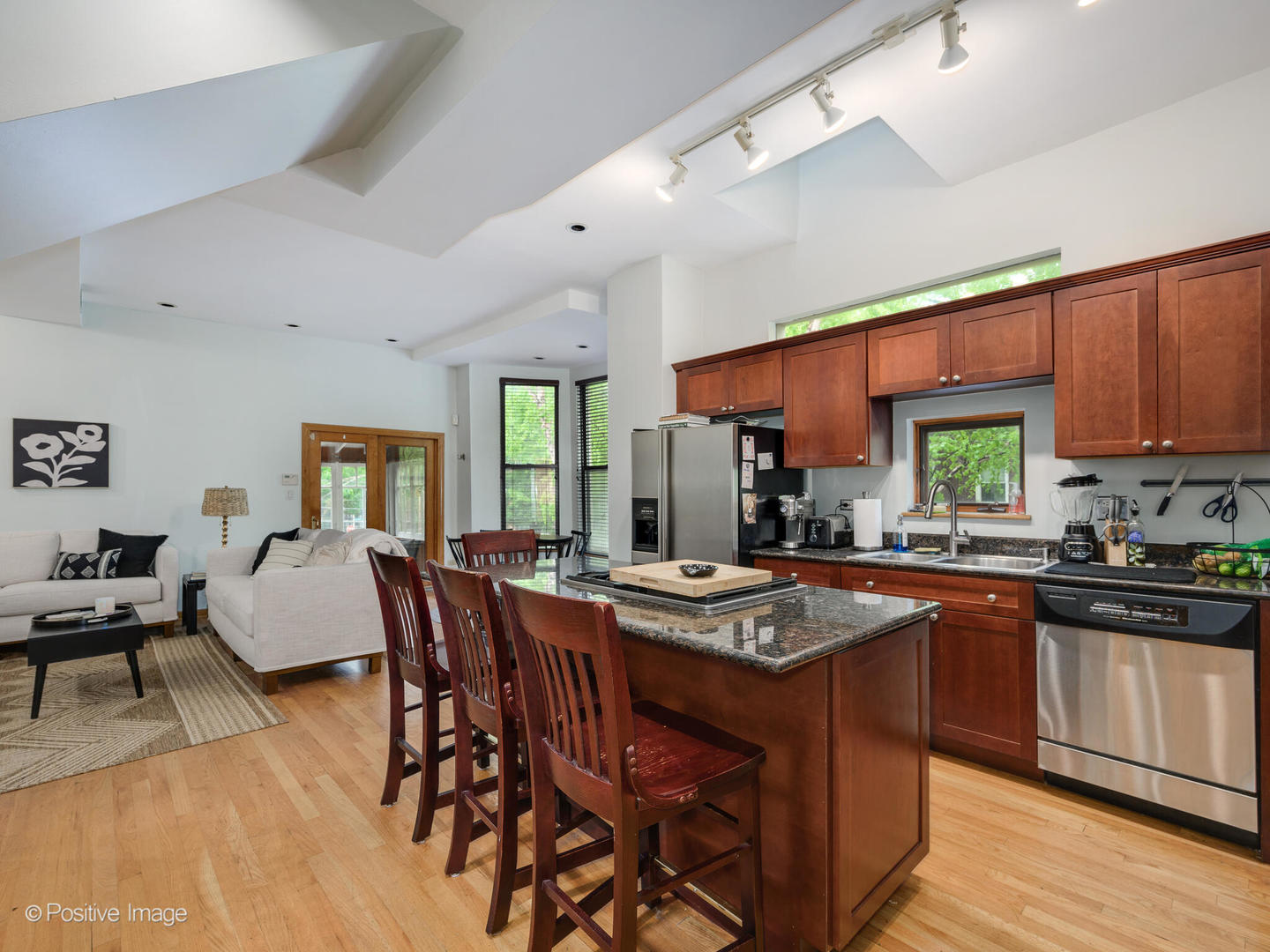 1059 W Wrightwood Avenue