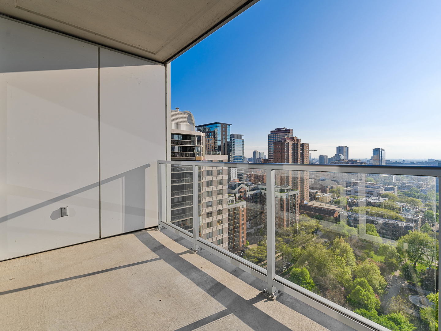 2 W Delaware Place Unit: 2007