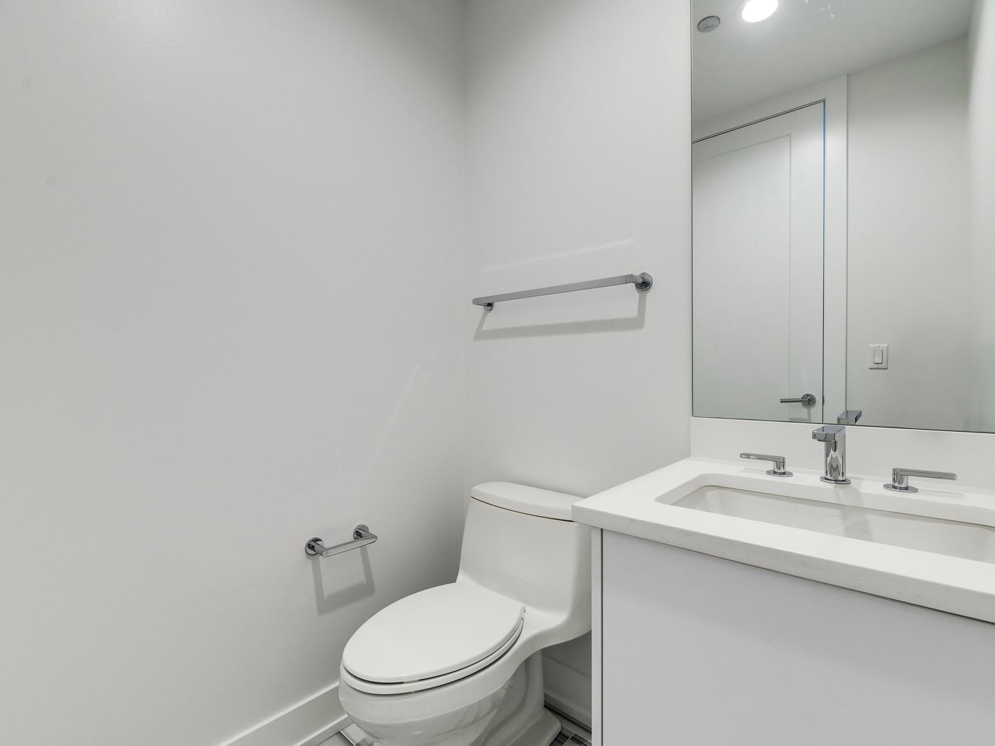 2 W Delaware Place Unit: 2007