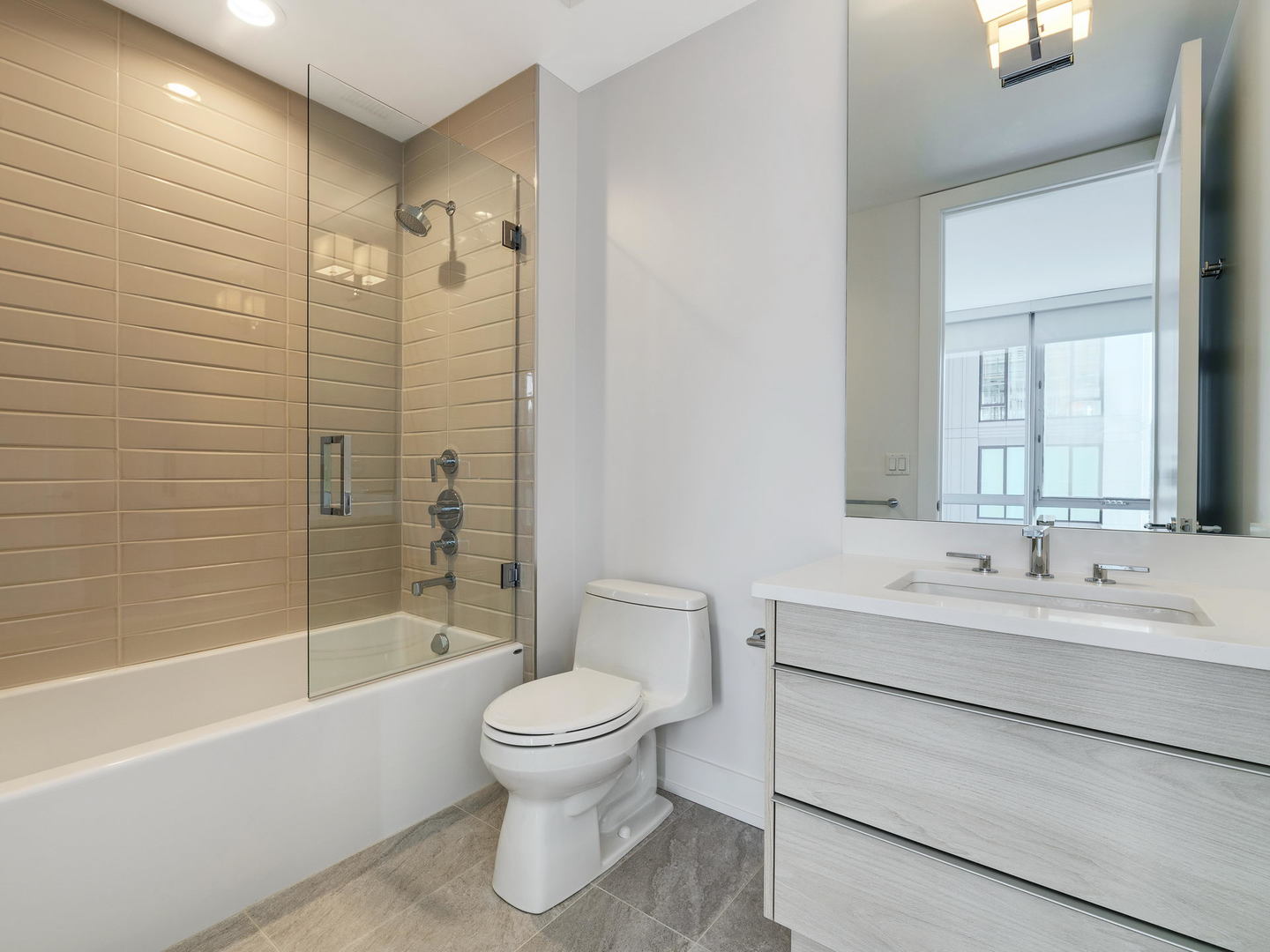 2 W Delaware Place Unit: 2007