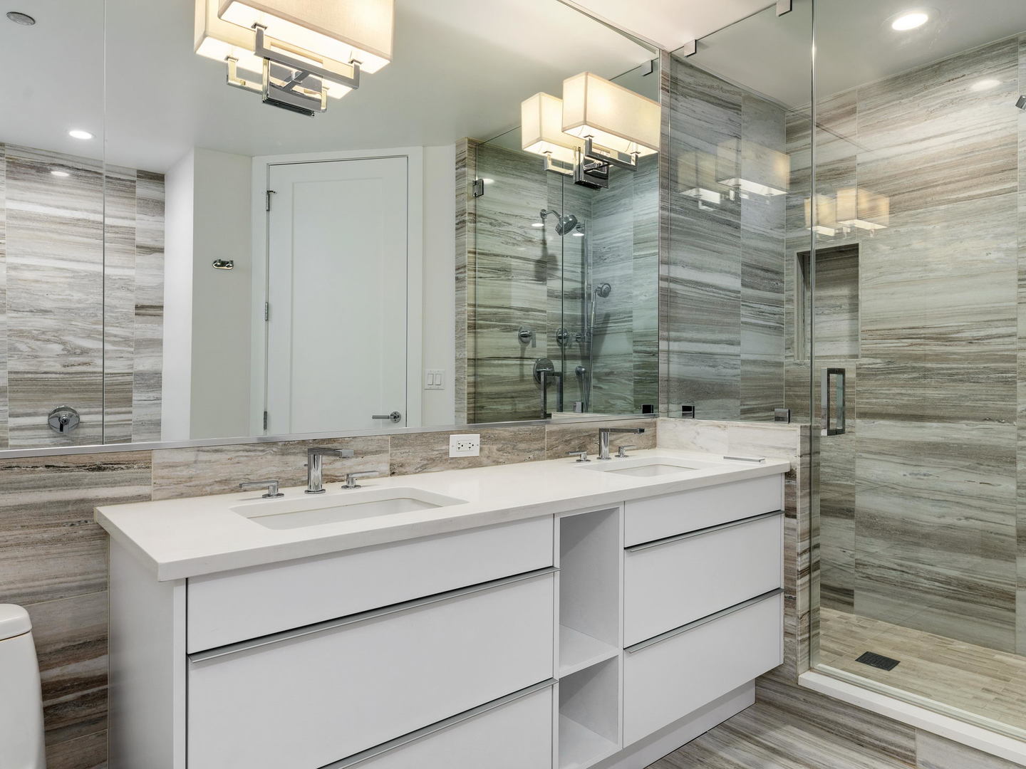 2 W Delaware Place Unit: 2007