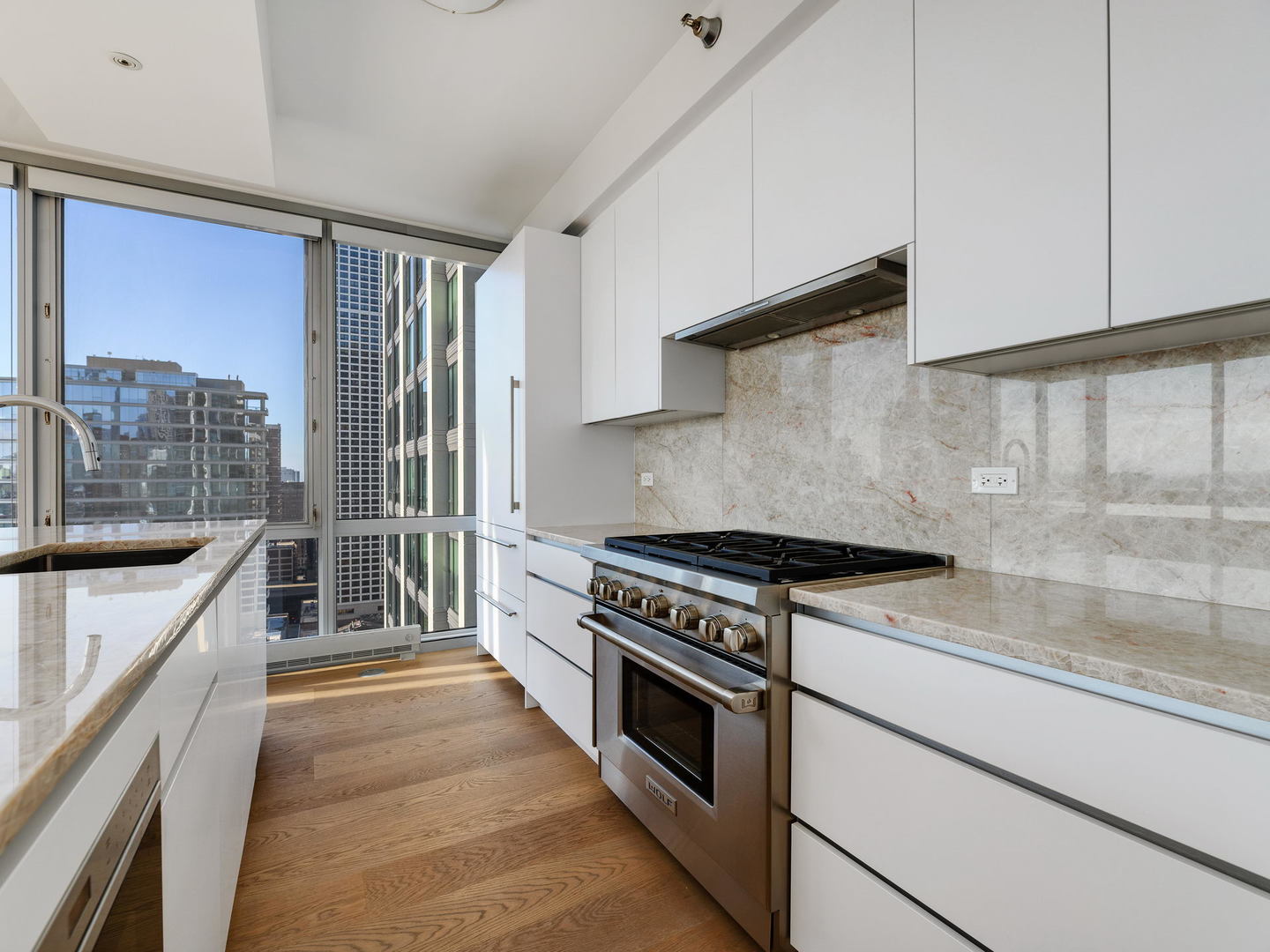 2 W Delaware Place Unit: 2007