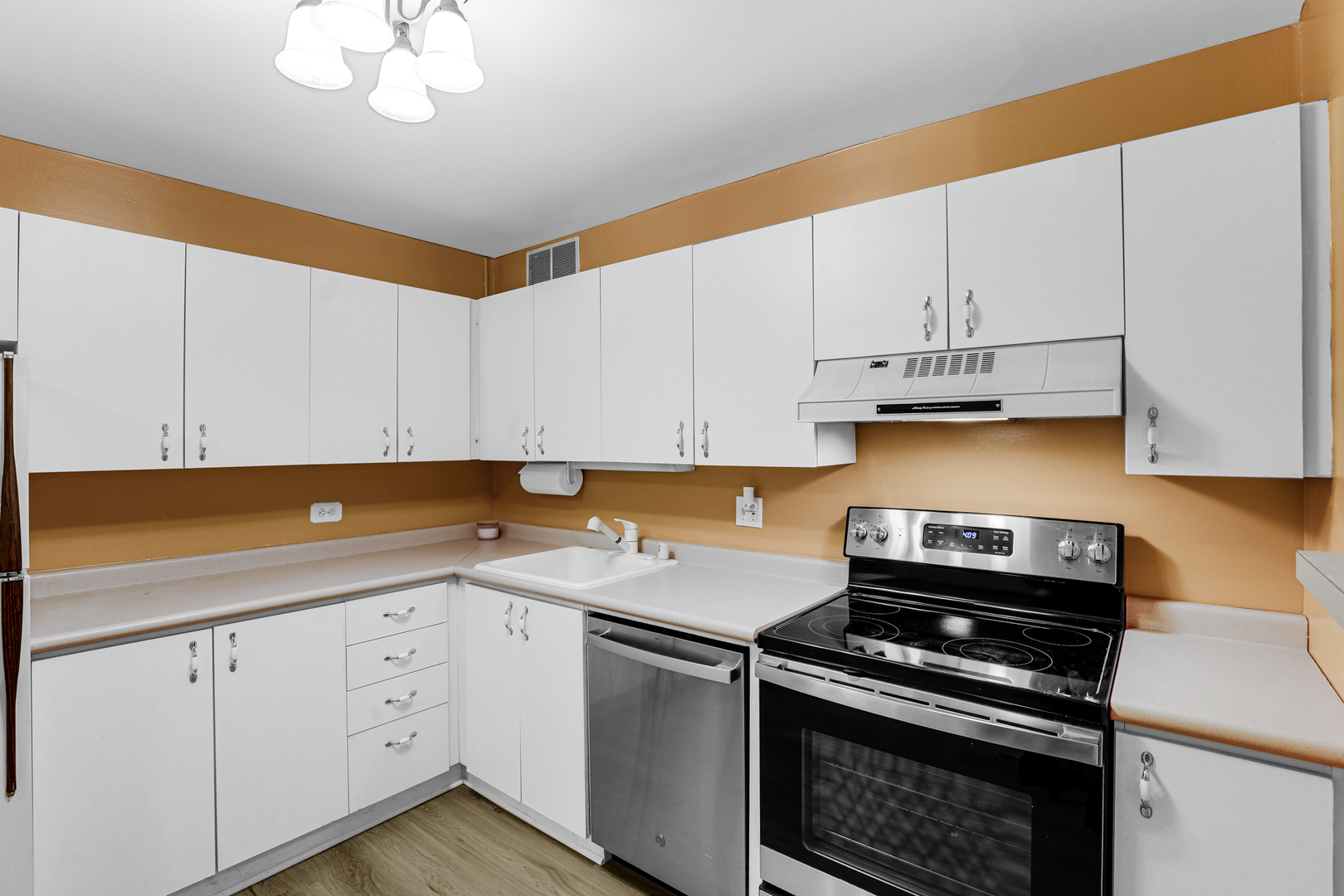 211 E Ohio Street Unit: 1414