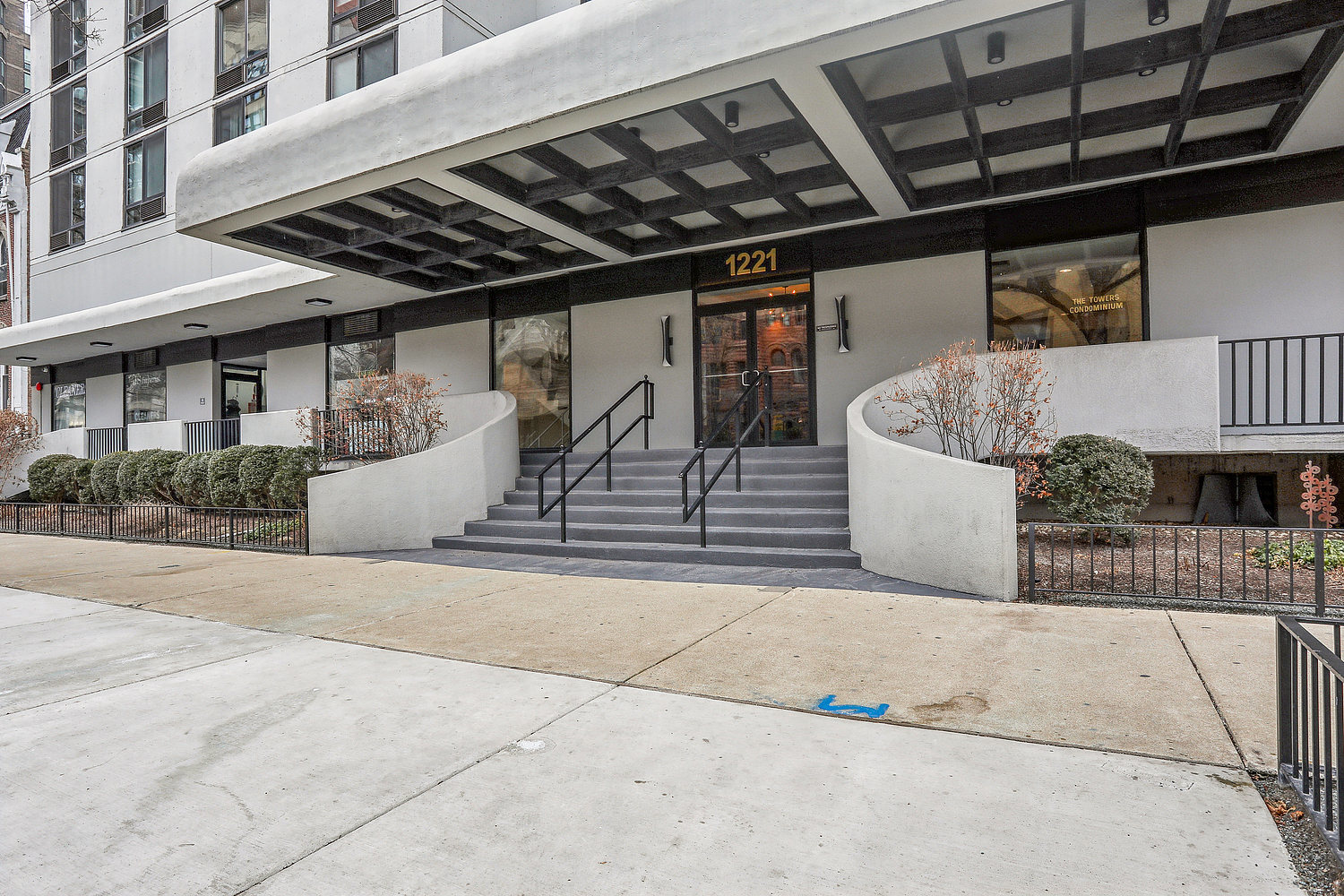 1221 N DEARBORN Street Unit: 1604S