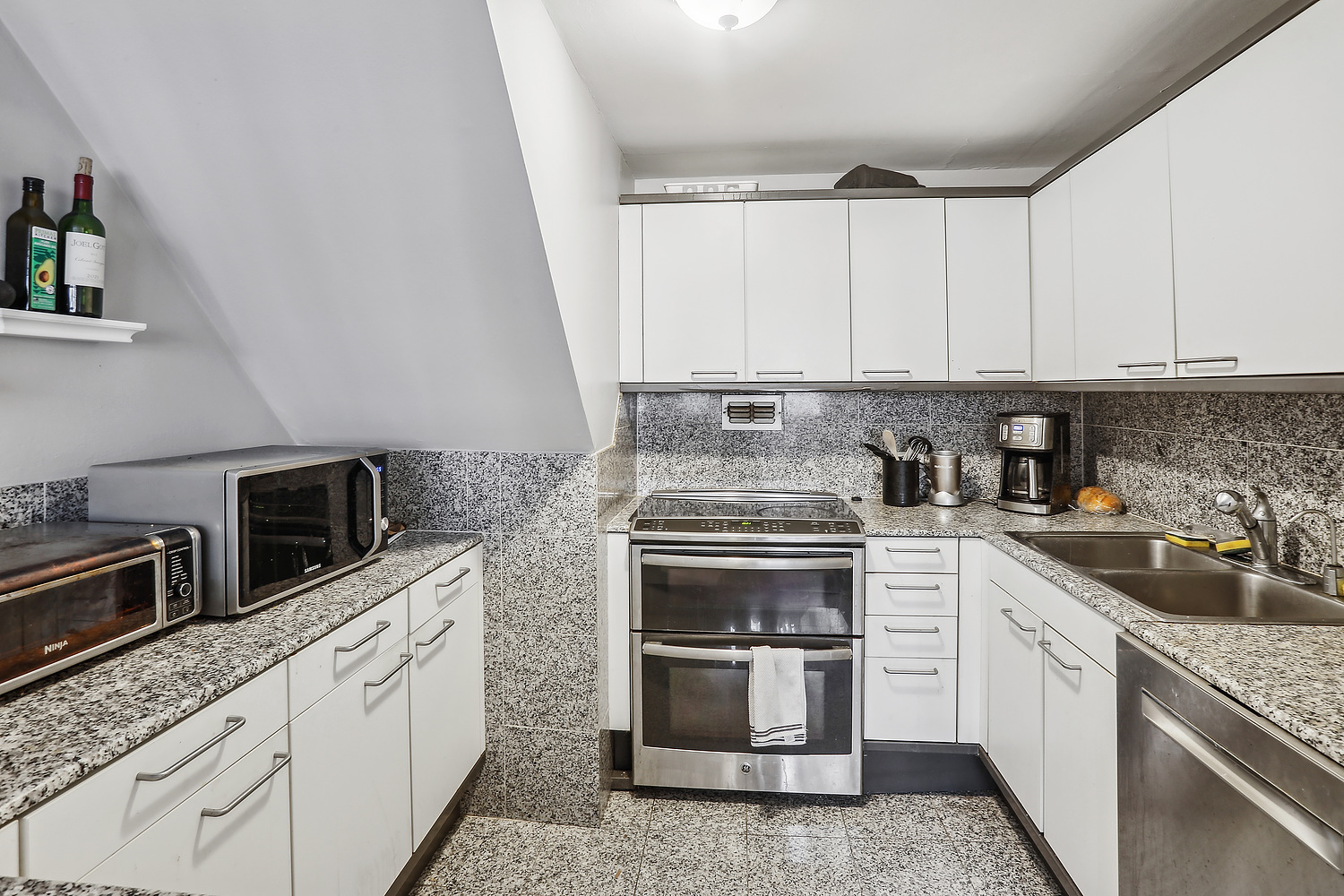 1221 N DEARBORN Street Unit: 1604S