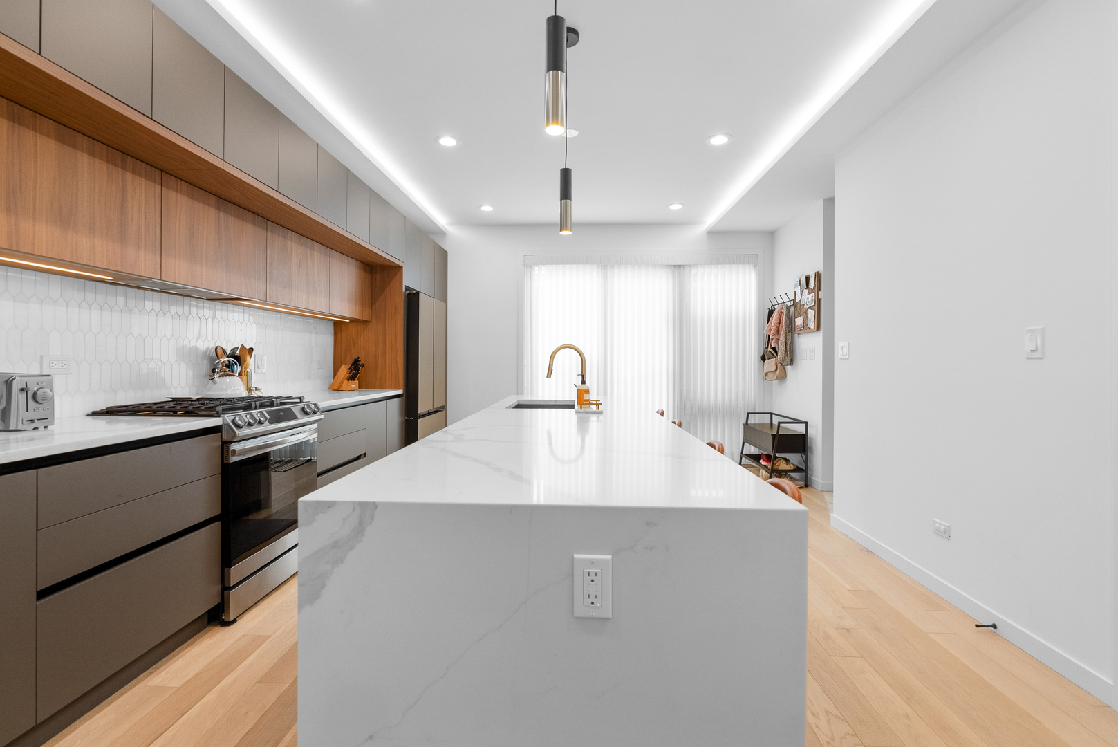 1520 N Ashland Avenue Unit: 1