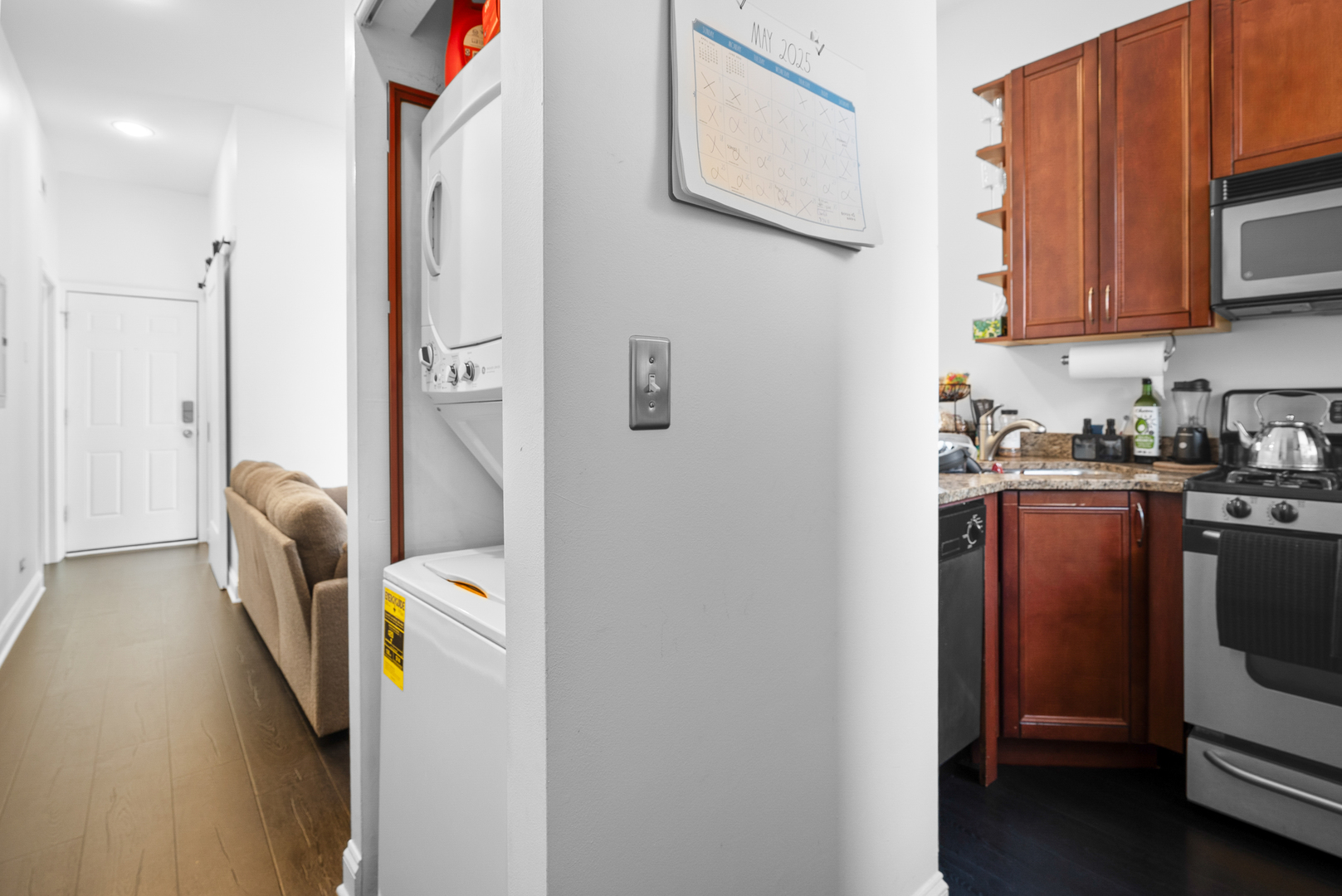 524 N ARMOUR Street Unit: 2W
