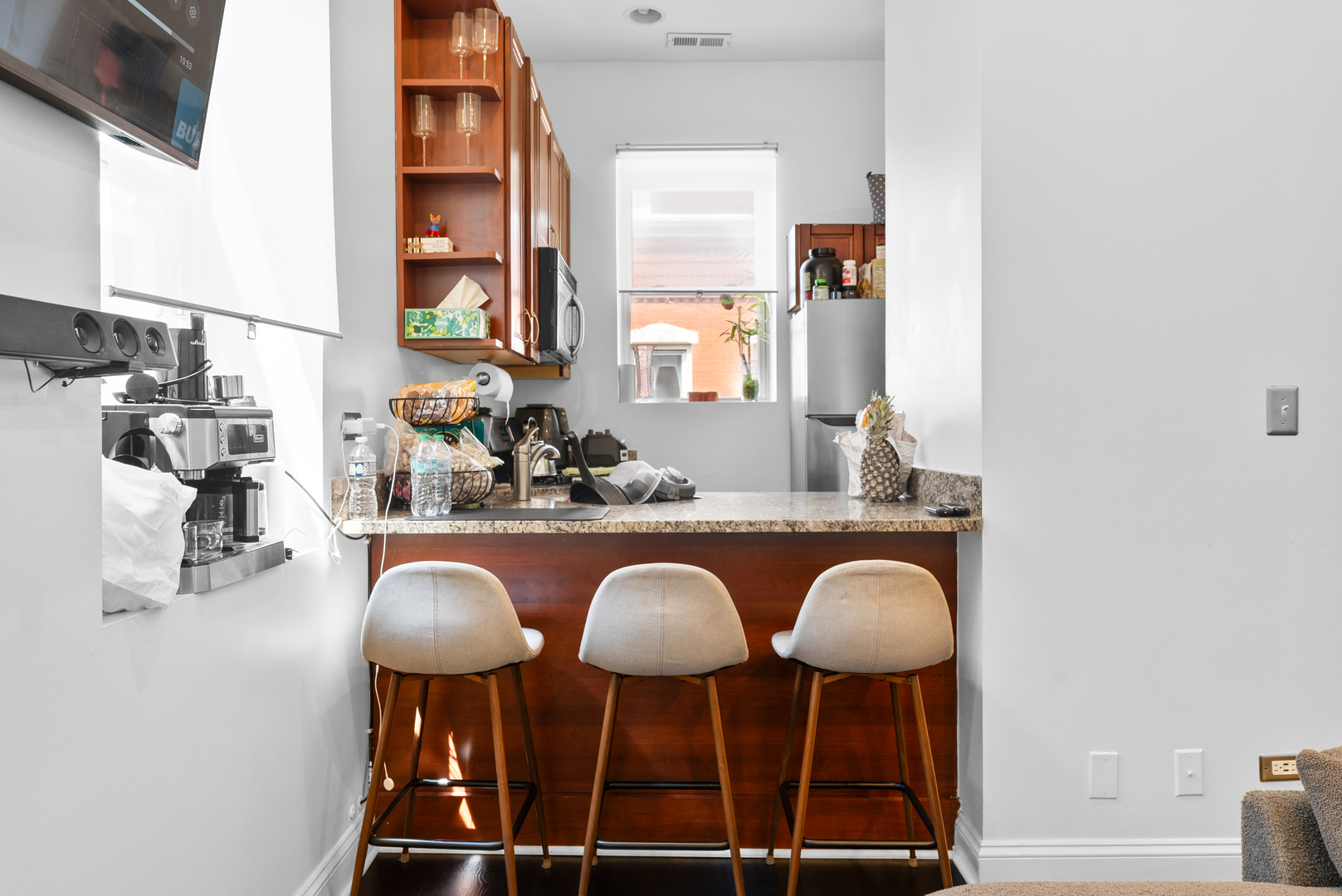 524 N ARMOUR Street Unit: 2W