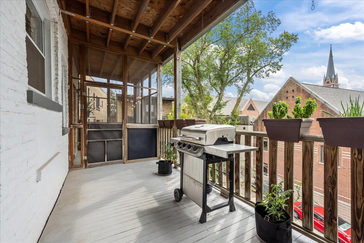 1112 Main Street Unit: 3E