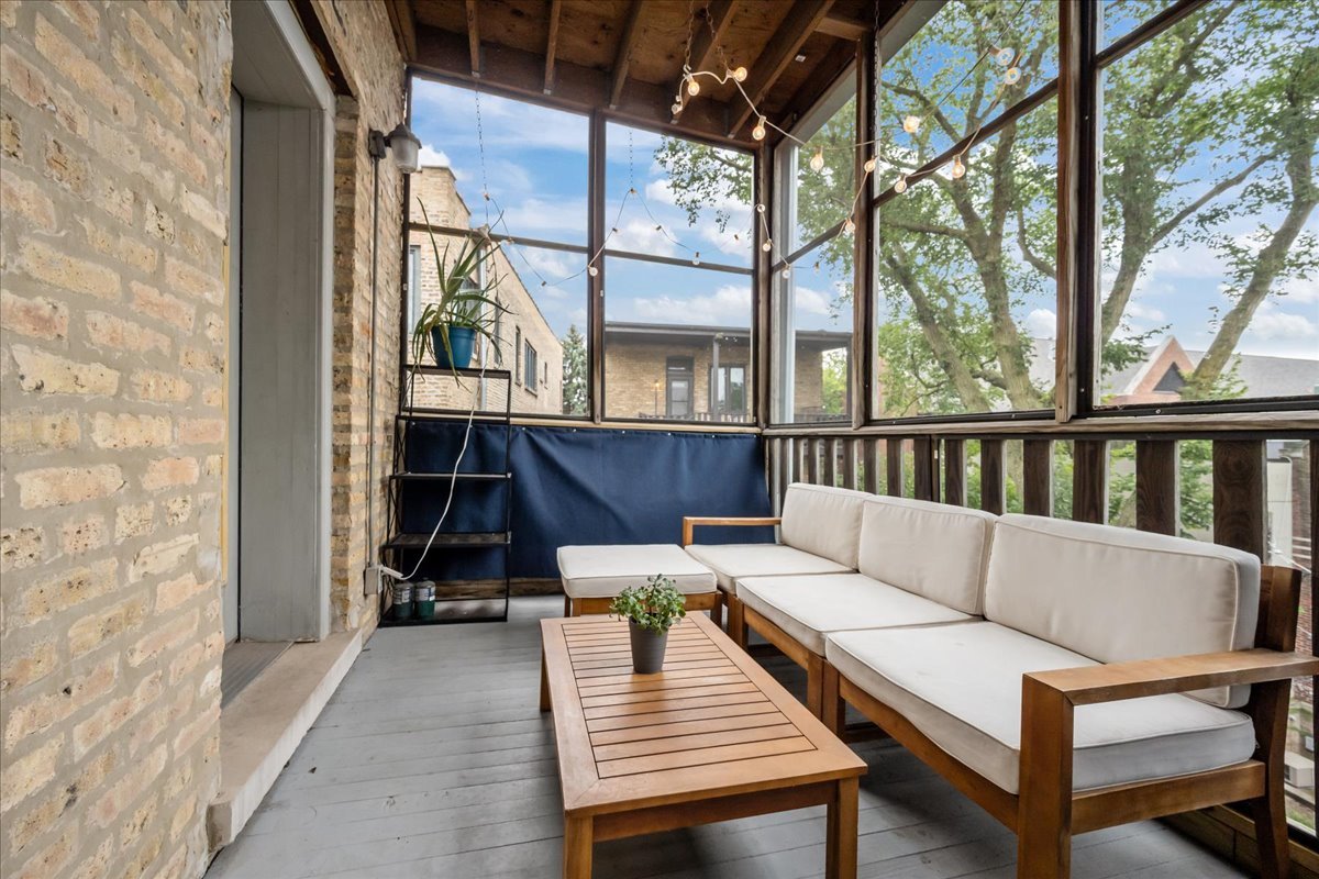 1112 Main Street Unit: 3E