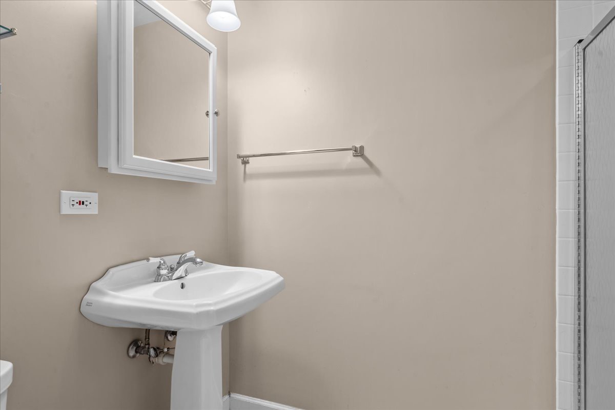 1112 Main Street Unit: 3E