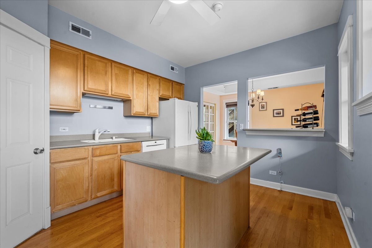 1112 Main Street Unit: 3E