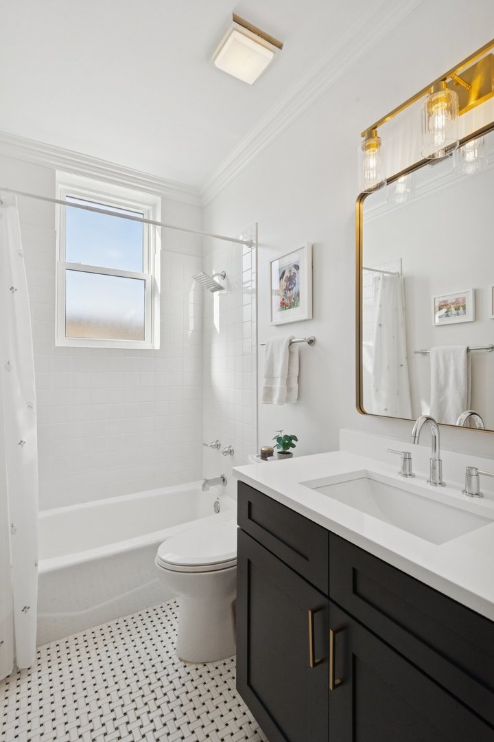 1122 W Armitage Avenue Unit: 302